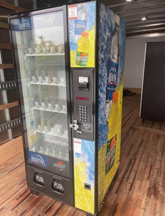 Dixie Narco BeVmax Drinks Machine